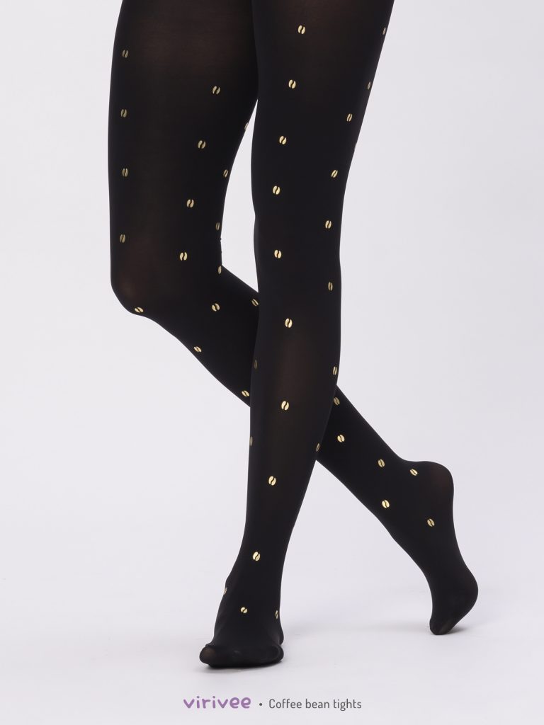Schwarze Strumpfhose mit goldenem Kaffeebohnen-Print.