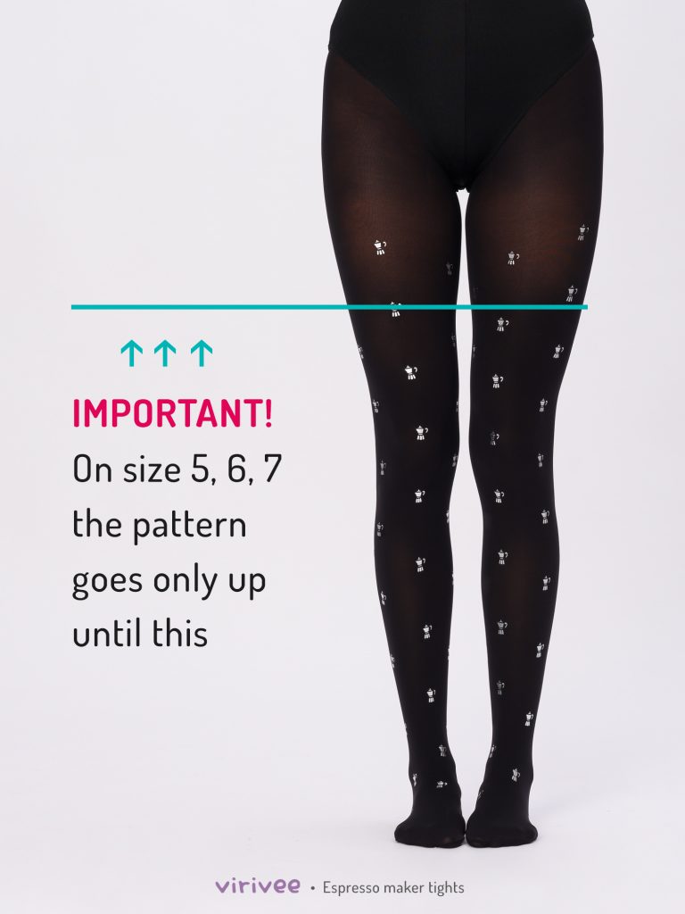 Schwarze Strumpfhose mit silbernen Kaffeemaschinen-Druck.