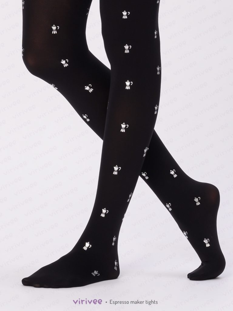 Schwarze Strumpfhose mit silbernen Kaffeemaschinen-Druck.